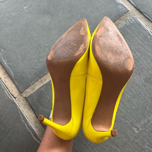 *SOLD* Neon yellow Pumps Heels Banana Republic Sz 8.5 - Picture 7 of 8